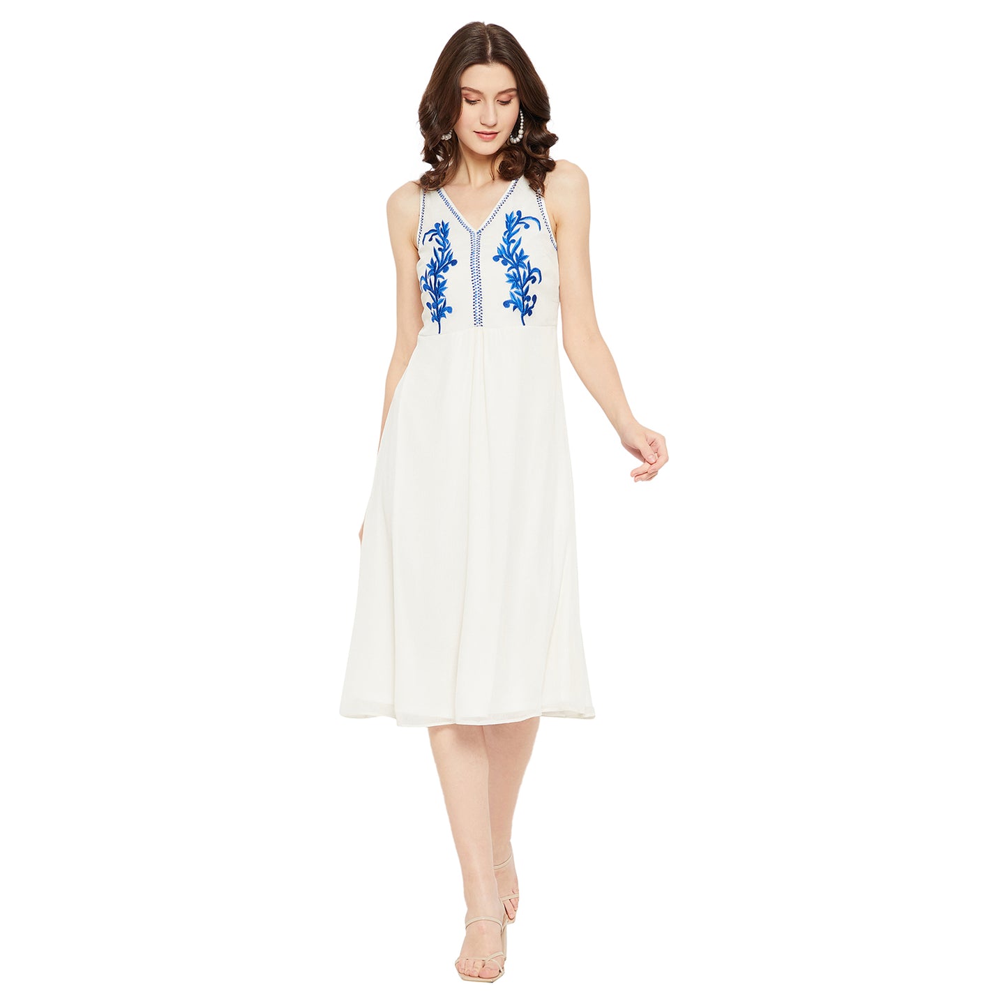 LY2 Elegant cream dress embroidered with thread